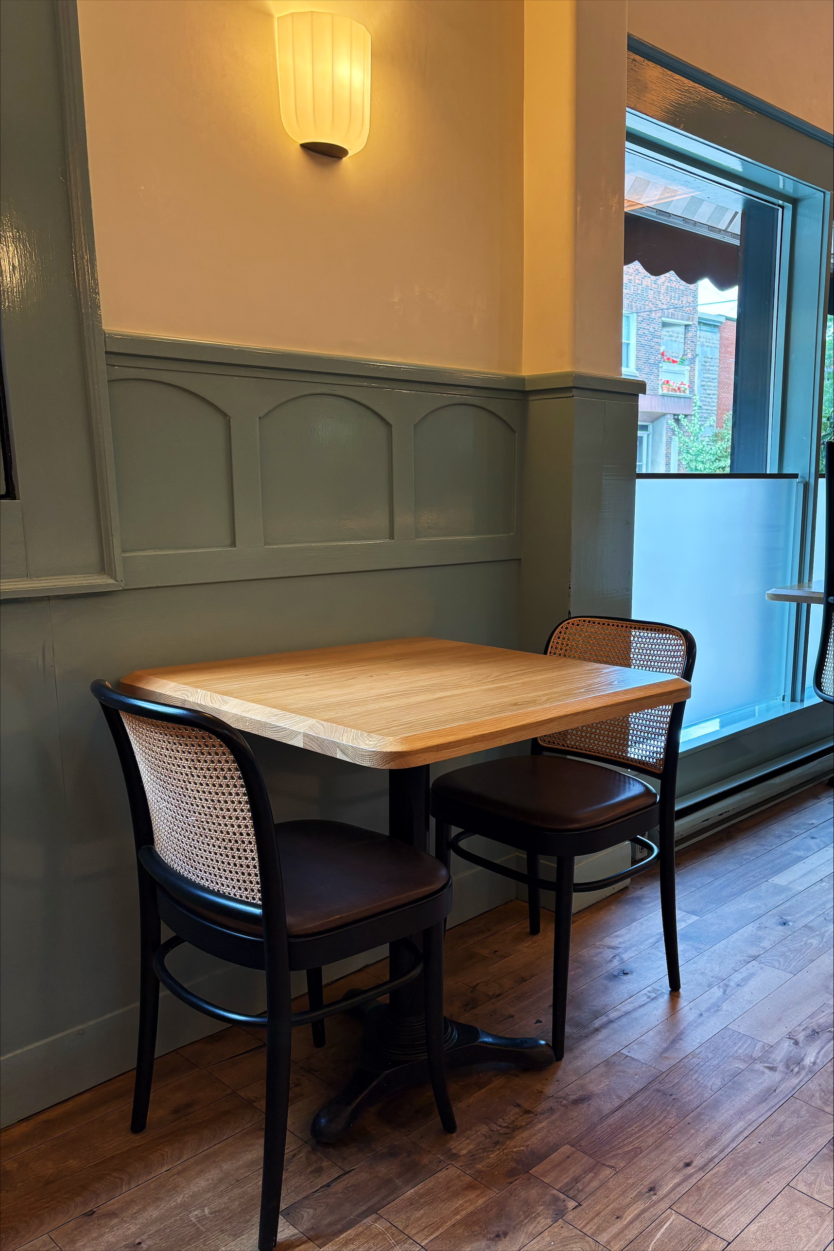 Justin Trudeau and Katy Perry's table at the Restaurant Le Violon